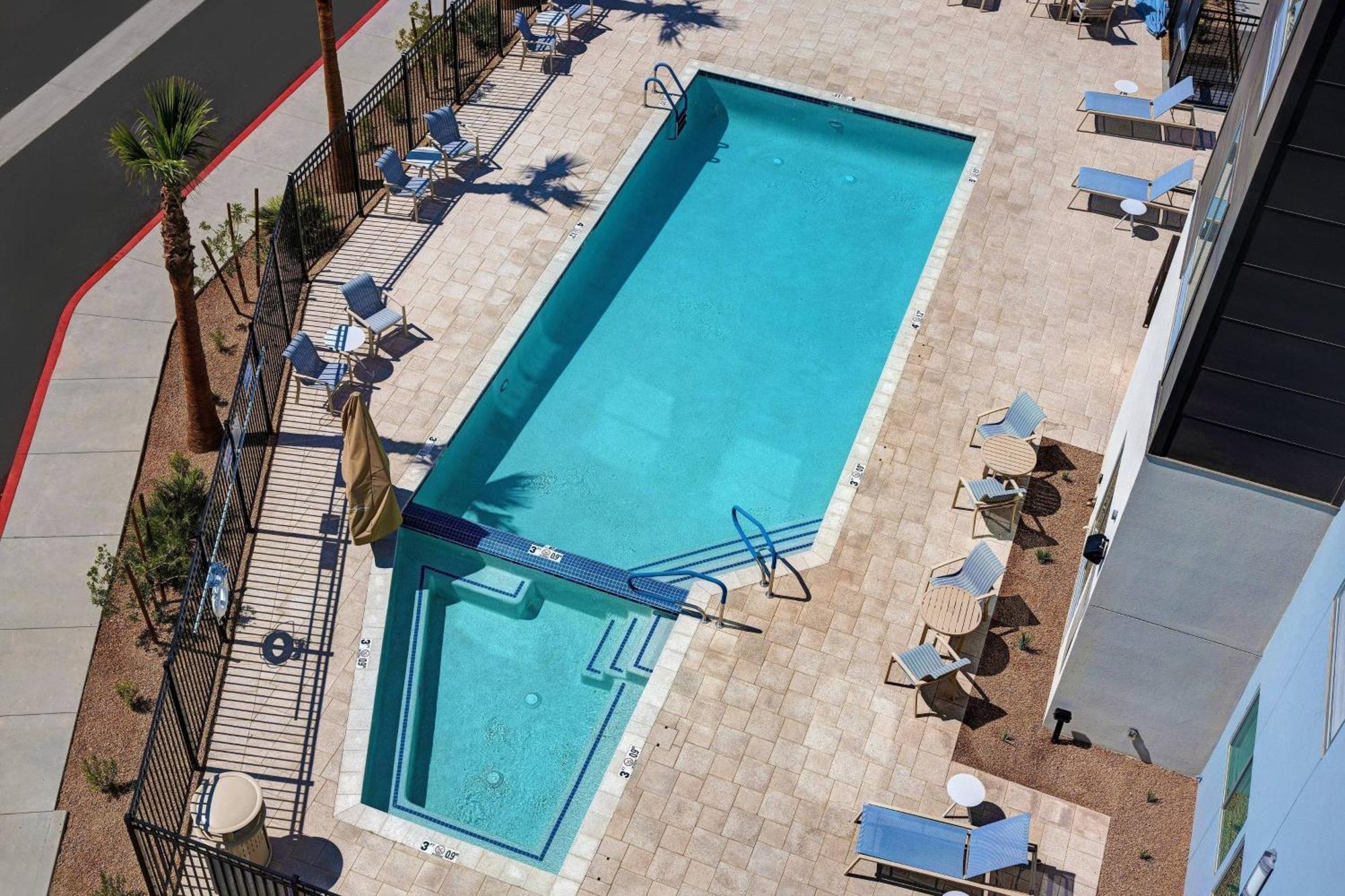 Towneplace Suites By Marriott Phoenix Glendale Sports & Entertainment District Екстер'єр фото